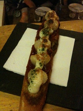 Bread with scallops